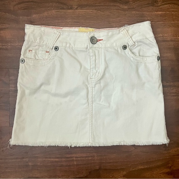 Marlow White Denim Mini Skirt W/Decorated Pockets Raw Hem Distressed Women’s 27 - Picture 1 of 8